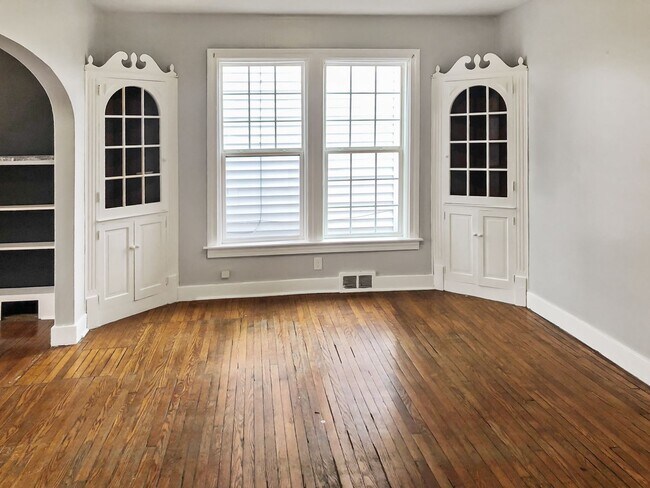 Building Photo - 1021 S 8th