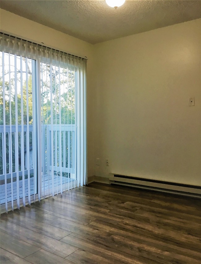 2 BEDROOM: DINING - Eastwood