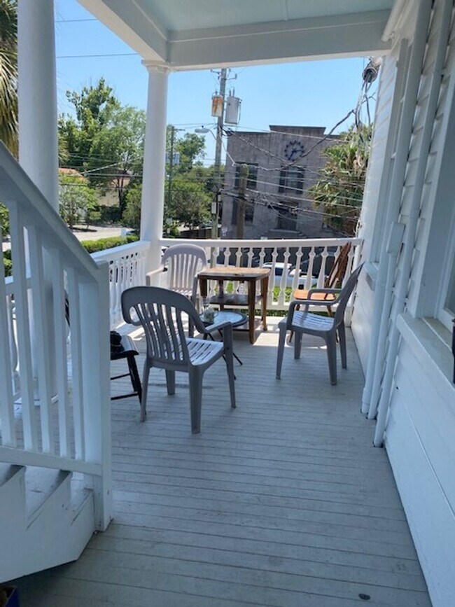 Building Photo - 148S