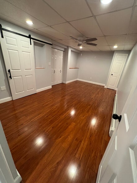 Building Photo - 655 Middle Country Rd