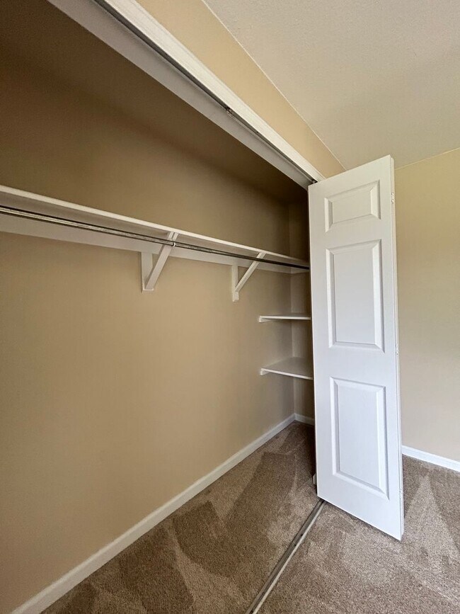 Building Photo - Recently Remodeled 2Bd/2Ba with Attached G...