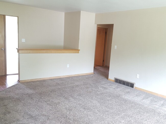 Building Photo - Now leasing for May 2025! Four Bed/Two and...