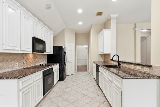 Building Photo - 11619 Cedarvale Ln
