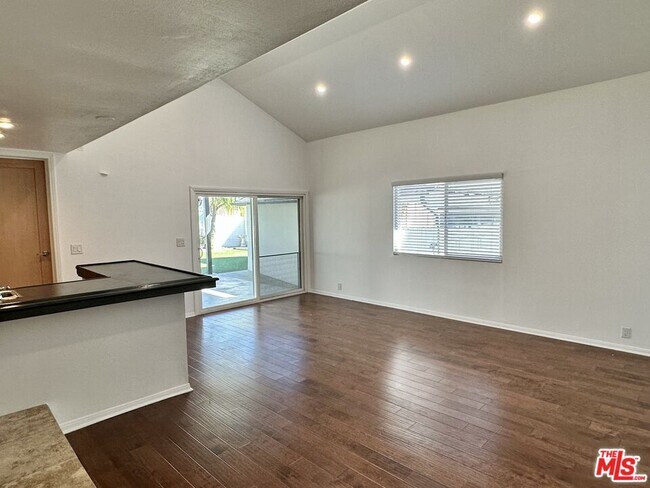Building Photo - 510 Avenue 64