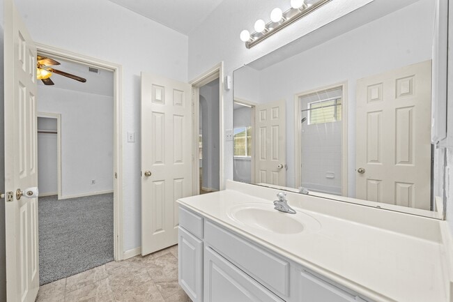 Building Photo - 4815 Plum Forest Rd