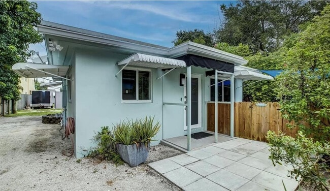 Building Photo - 501 SW 11th St