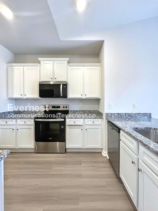 Building Photo - 106 Lightning Dr