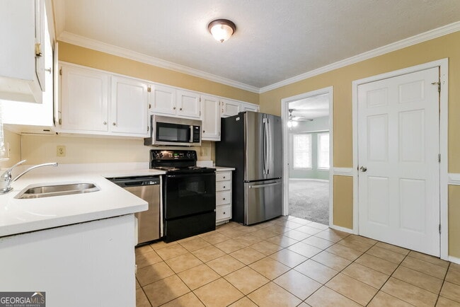 Building Photo - 2432 Hillboro Cir S W