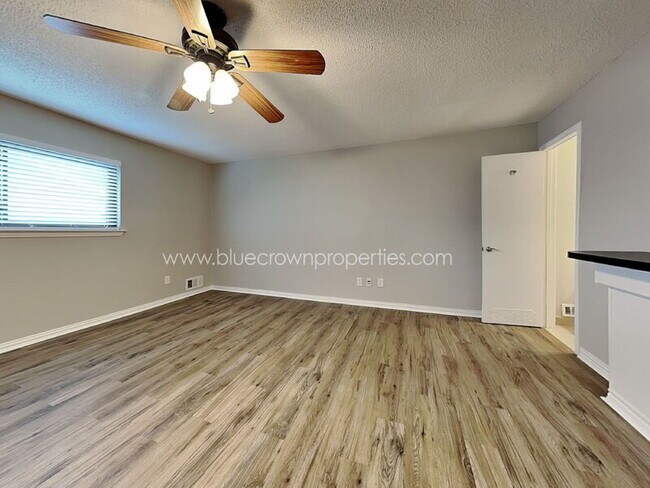 Building Photo - 4915 Chilton Dr