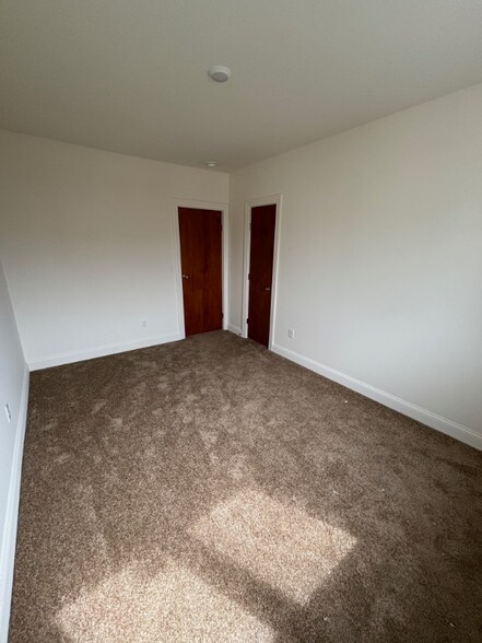 Building Photo - 85 Laverack Ave