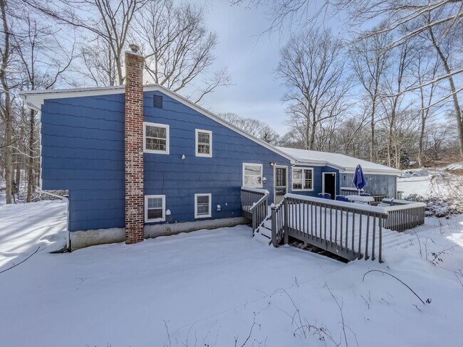 Building Photo - Spacious 4BR/2.5BA/2Car Garage Home with Finished Basement & Hardwood Floors – Gales Ferry