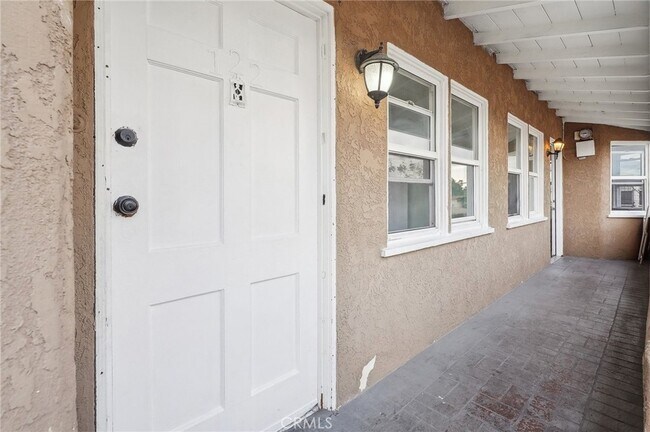 Building Photo - 122 W 110th St