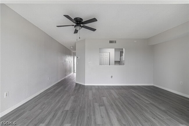 Building Photo - 7410 Lake Breeze Dr
