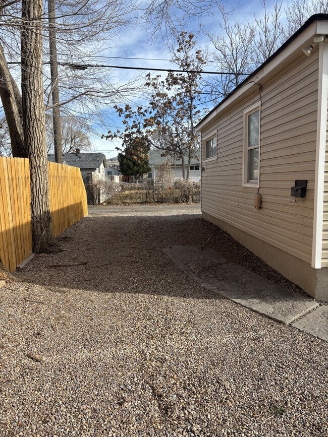 Building Photo - 394 Warren Ave