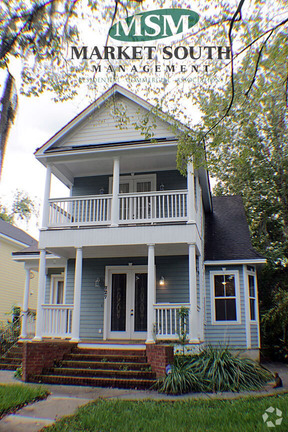 Building Photo - DOWNTOWN EAST HENRY WITH OFF STREET PARKING!