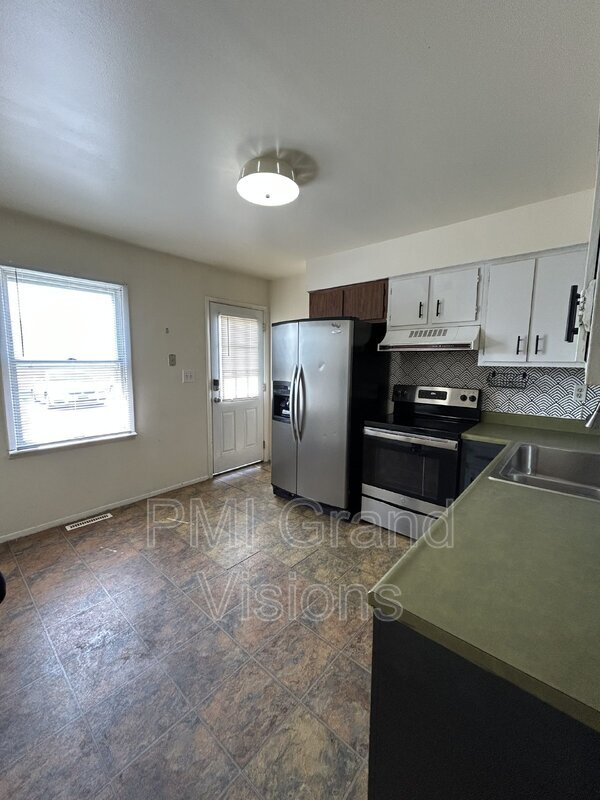 Building Photo - 1628 University Dr
