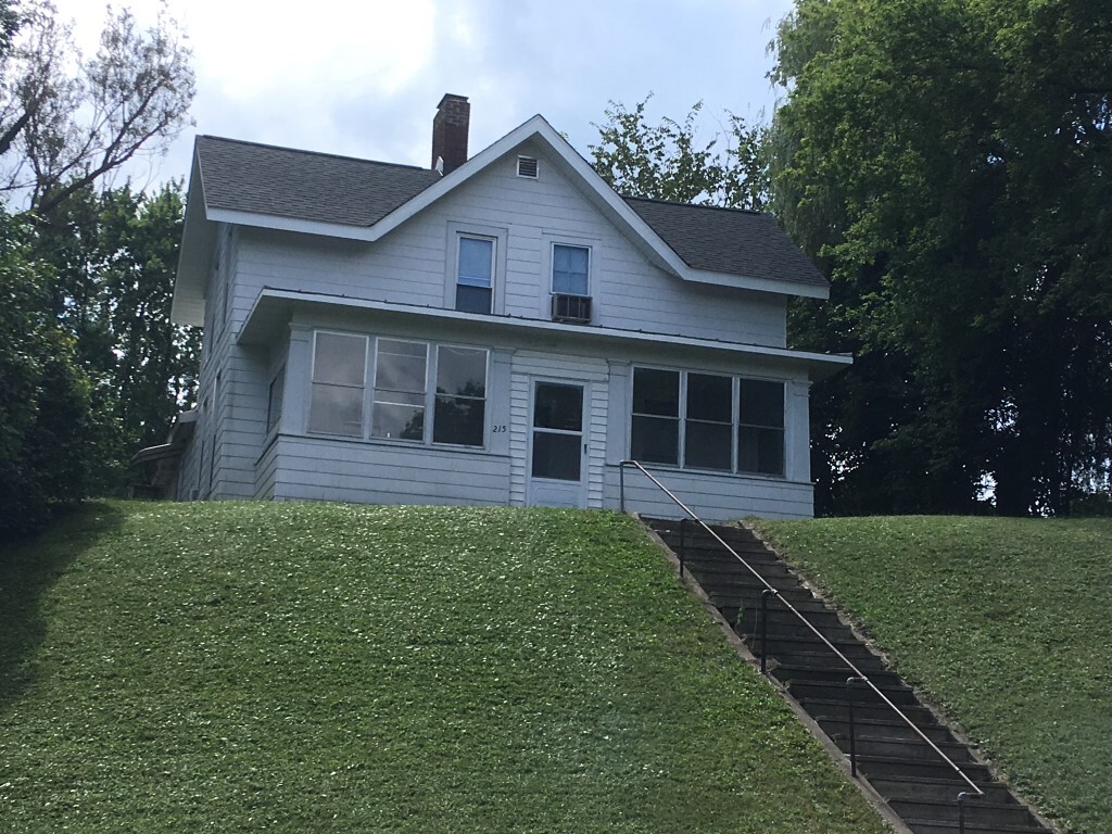 Building Photo - 215 Stanley St
