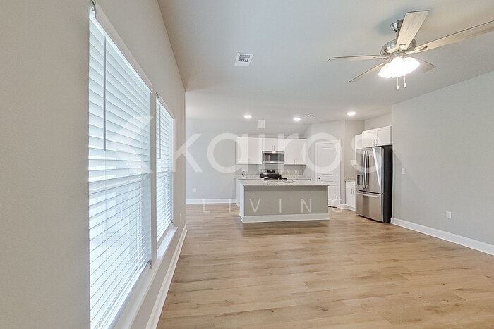 Building Photo - 13799 Pinyon Dr