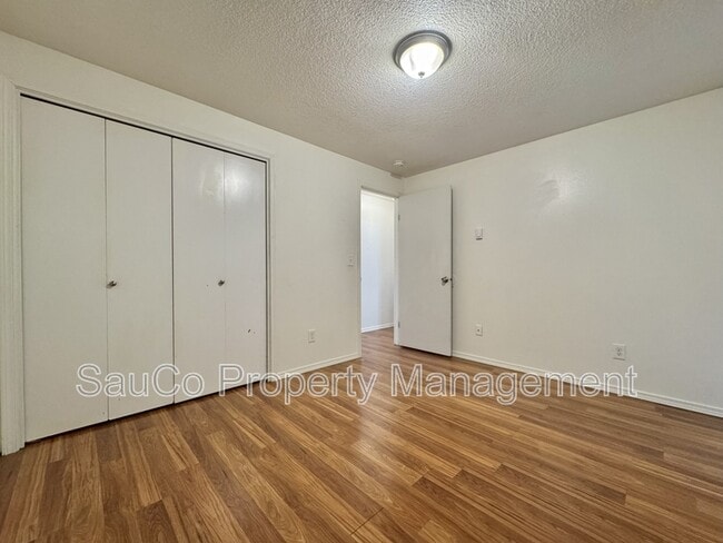 Building Photo - 5558 SW Beaverton Hillsdale Hwy
