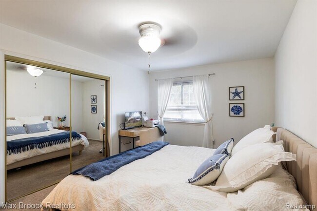 Building Photo - 1131 Indianwood Trail