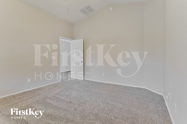 Building Photo - 425 W Jersey Way