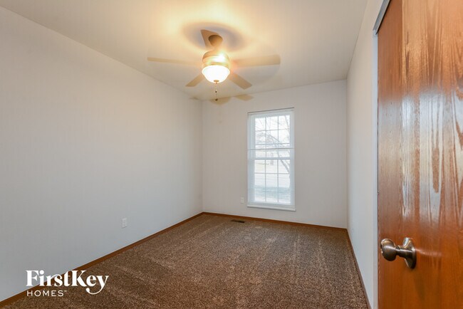Building Photo - 210 Briar Valley Ct S