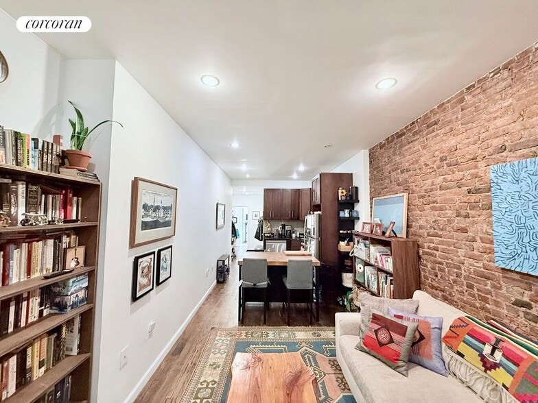 Building Photo - 317 4th Ave