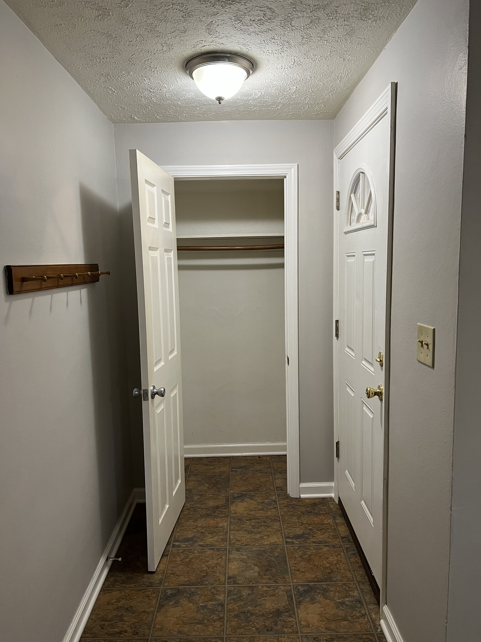 Entryway with coat closet - 1608 Briedweng Ave