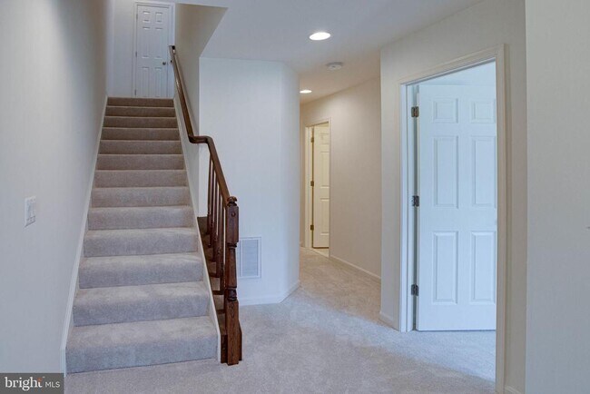 Building Photo - 25636 Pleasant Valley Rd