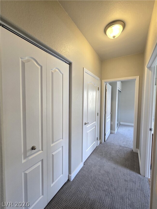Building Photo - 2305 W Horizon Ridge Pkwy