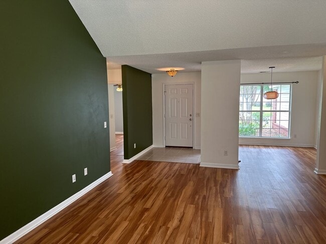 Building Photo - 156 Shady Oak Cir