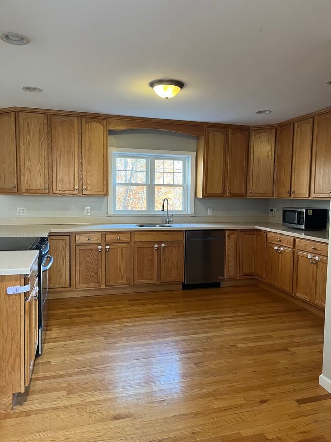 Building Photo - 50 Northwood Dr