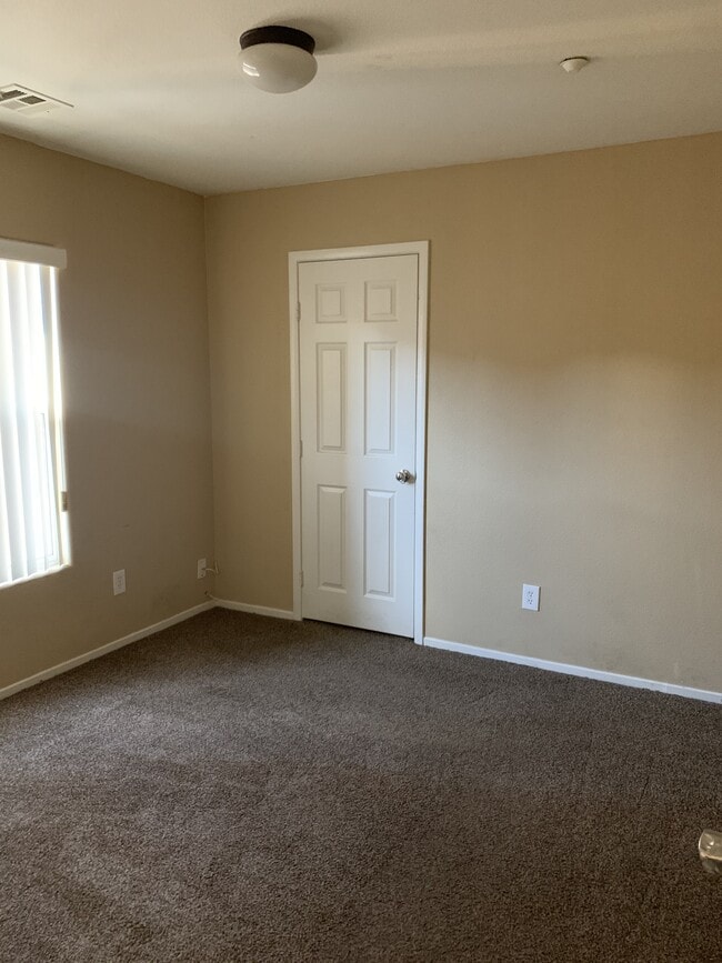 Building Photo - 1142 Paradise Garden Dr