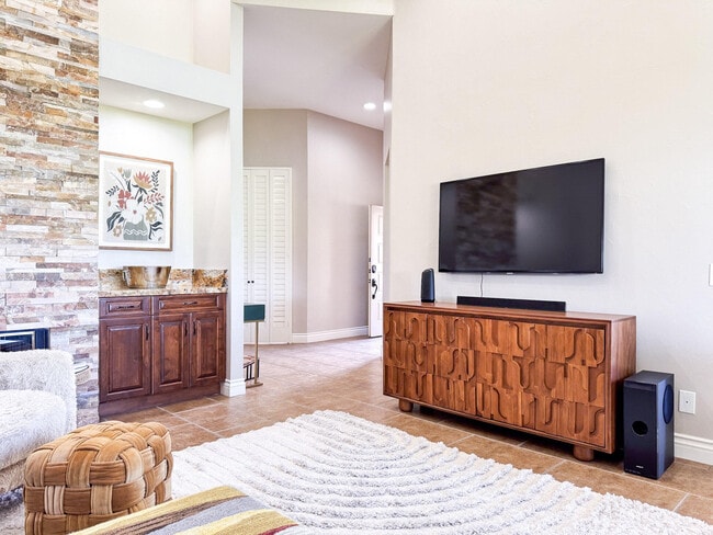 Building Photo - 54974 Oak-Tree