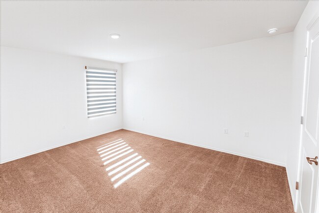 Building Photo - 514 Primrose Ln