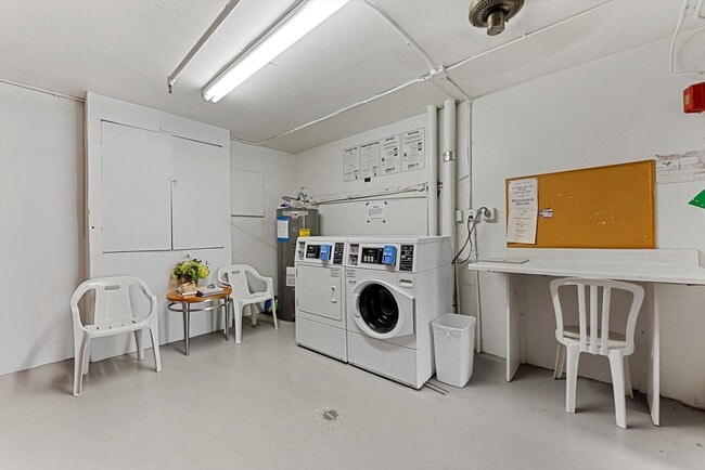 Building Photo - 71 Fanshaw B