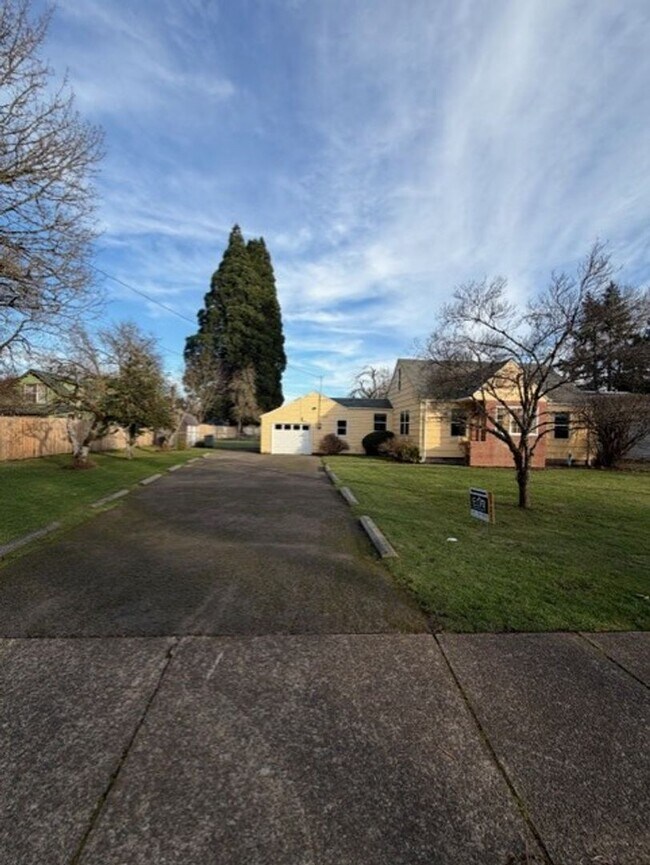 Building Photo - Charming 4 Bedroom ~ 1 Bathroom Home in Southeast Corvallis
