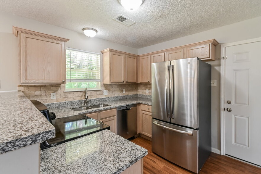 Building Photo - 9296 Brooks Cove