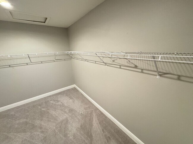 Building Photo - Available NOW!  Incredible, SPACIOUS 5 Bed...