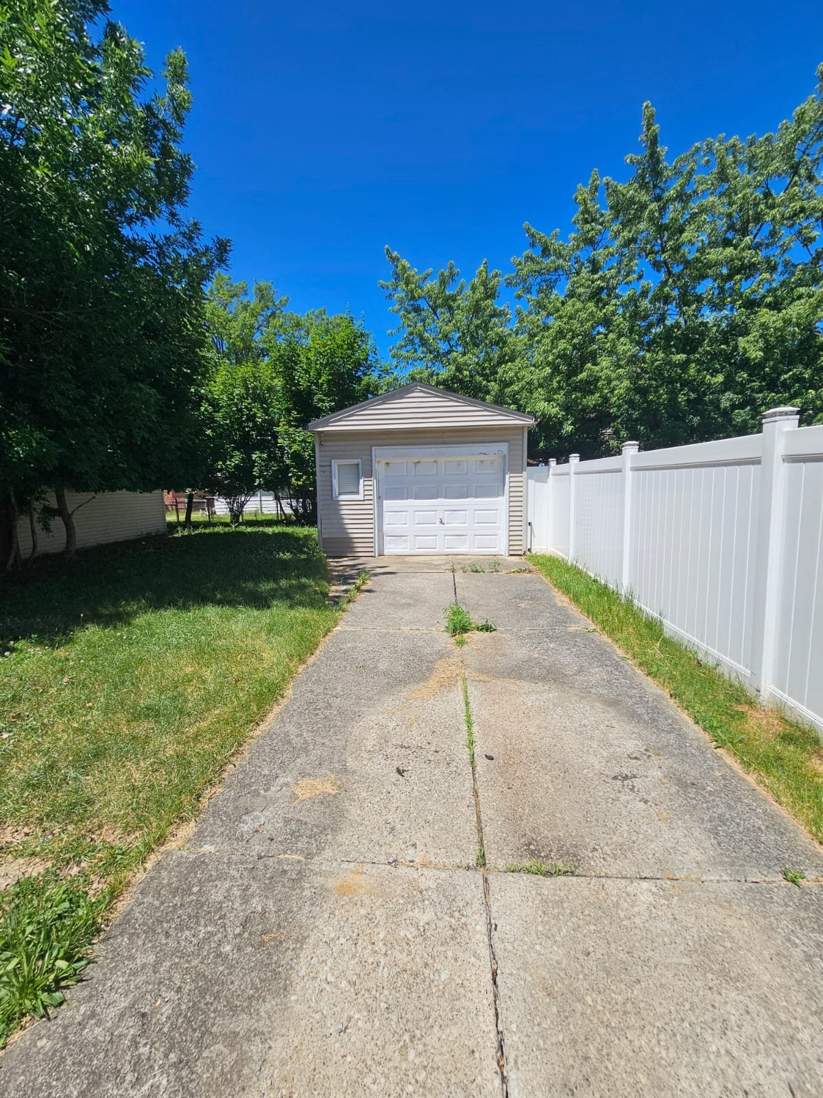 Building Photo - 21151 Fuller Ave