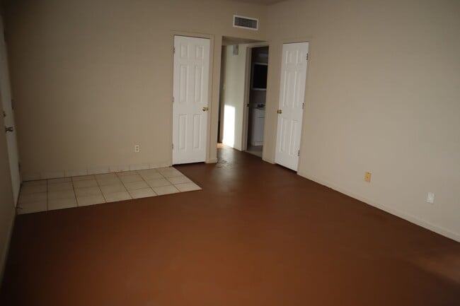 Building Photo - Perfect Blend of Comfort and Convince!!!