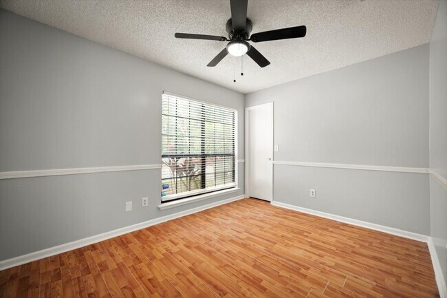 Building Photo - Charming 3-Bedroom, 2-bathroom Gem Awaits!