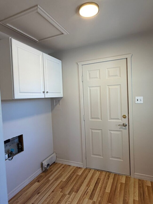 Building Photo - 1403 Bunting Ave