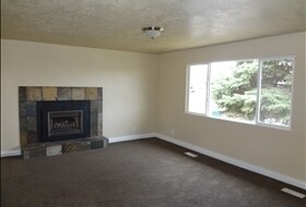 Building Photo - Beautiful Home with Nice Fenced Yard - 1 C...