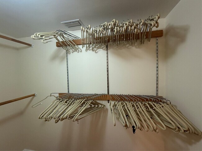 Building Photo - 2660 Carambola Cir N