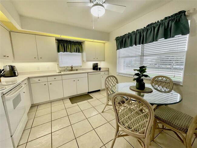 Building Photo - 5800 Sabal Trace Dr