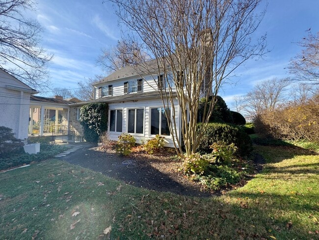 Building Photo - Charming 4 Bedroom/3.5 Bathroom Detached Home in Homeland, MD!
