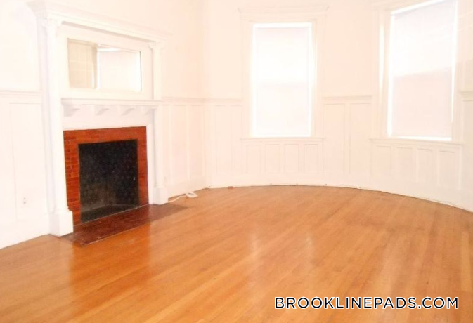 Building Photo - 1788 Beacon St