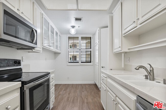 Building Photo - 2131 Century Park Ln