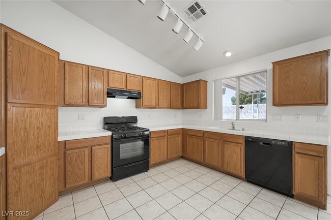 Building Photo - 3641 Yorba Linda Dr